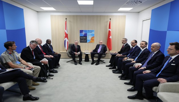 Erdoğan, Starmer ile görüştü